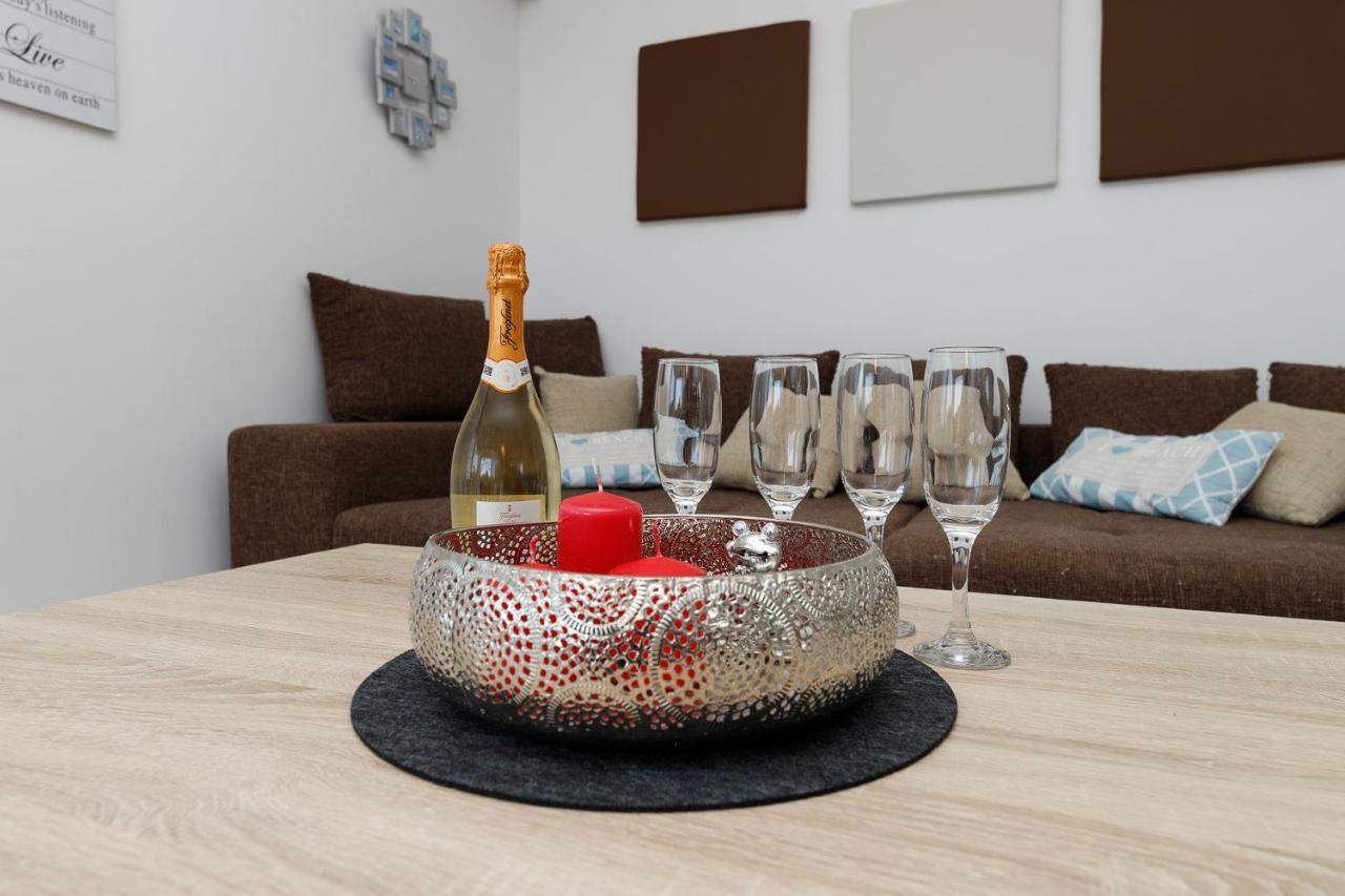 Malo Ferienvilla Privlaka, Pool, Boje, Wi-Fi, Wallbox ปริฟลากา ภายนอก รูปภาพ