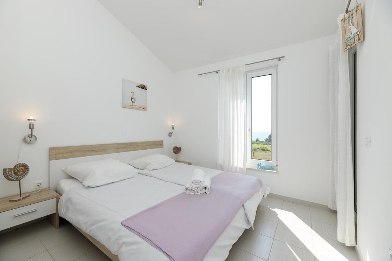 Malo Ferienvilla Privlaka, Pool, Boje, Wi-Fi, Wallbox ปริฟลากา ภายนอก รูปภาพ