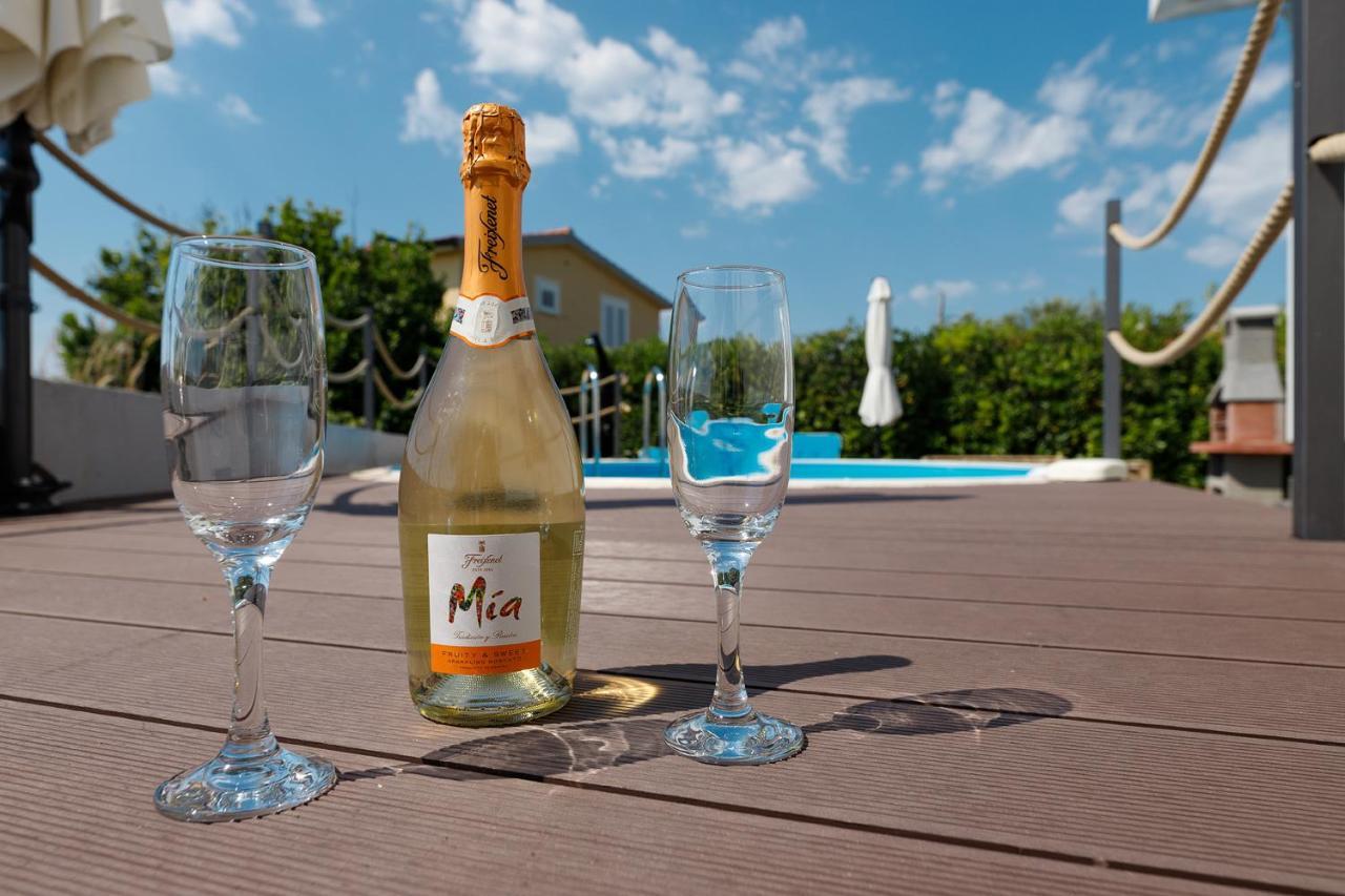 Malo Ferienvilla Privlaka, Pool, Boje, Wi-Fi, Wallbox ปริฟลากา ภายนอก รูปภาพ