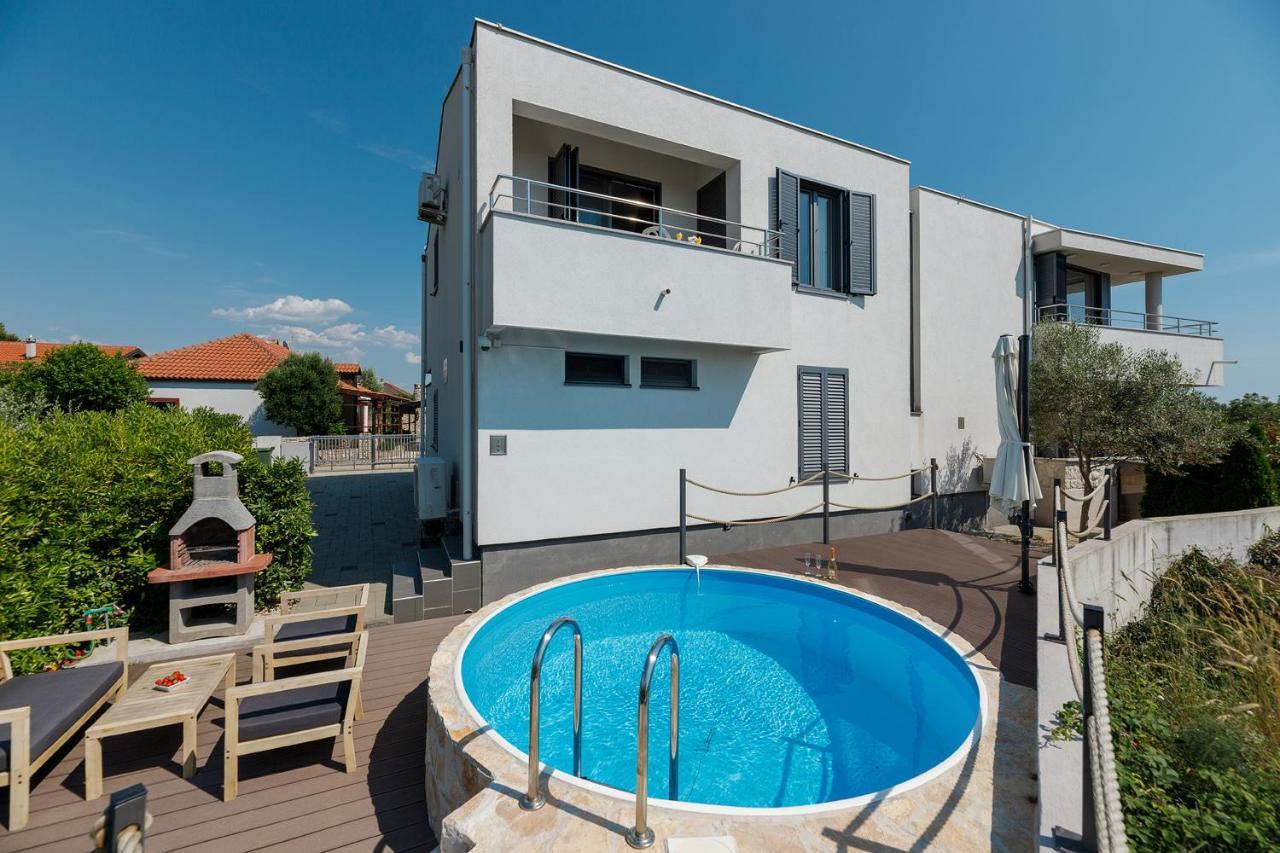 Malo Ferienvilla Privlaka, Pool, Boje, Wi-Fi, Wallbox ปริฟลากา ภายนอก รูปภาพ