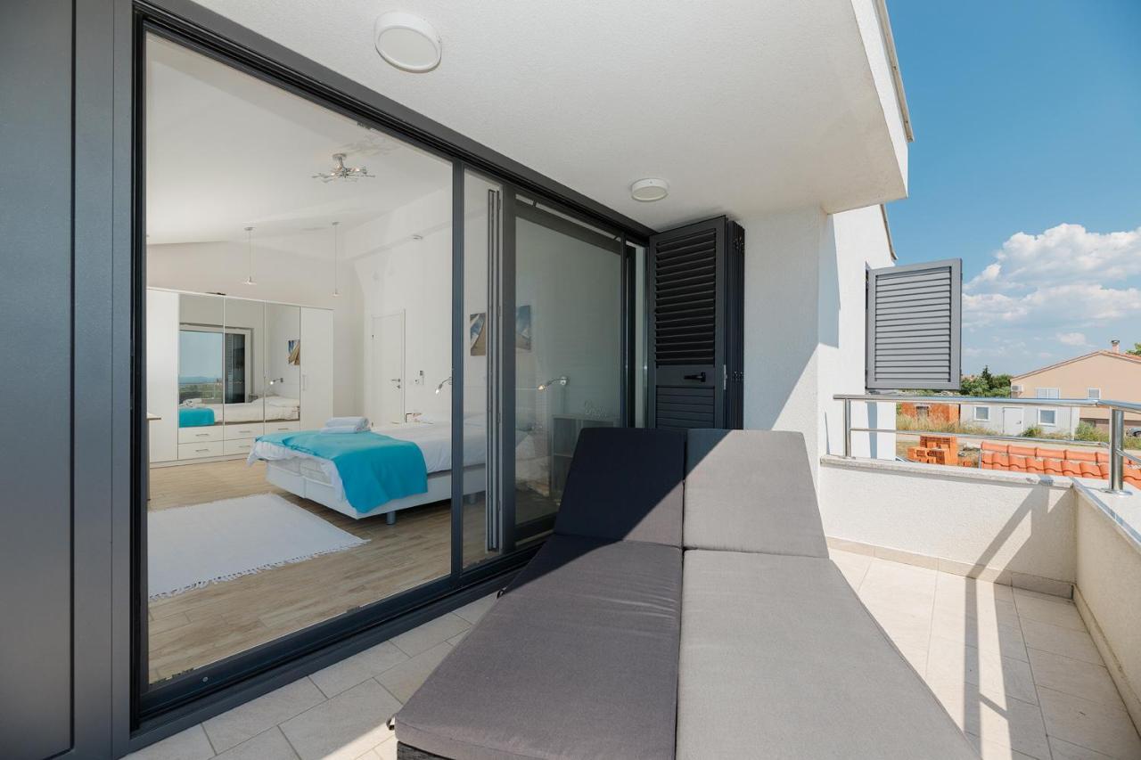 Malo Ferienvilla Privlaka, Pool, Boje, Wi-Fi, Wallbox ปริฟลากา ภายนอก รูปภาพ