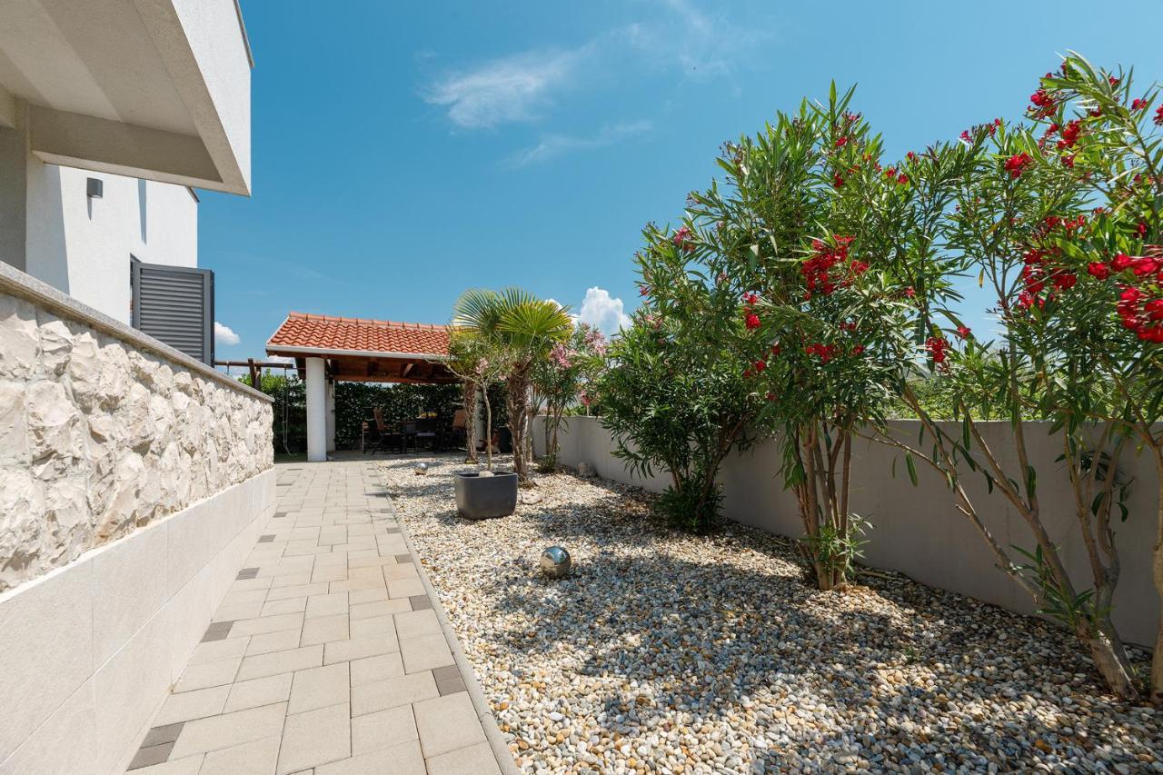 Malo Ferienvilla Privlaka, Pool, Boje, Wi-Fi, Wallbox ปริฟลากา ภายนอก รูปภาพ