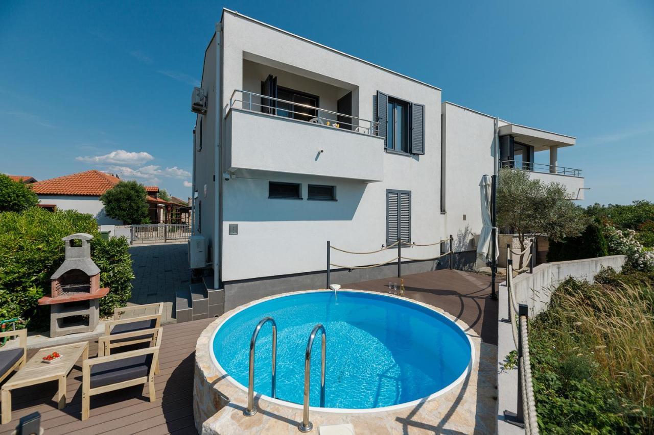Malo Ferienvilla Privlaka, Pool, Boje, Wi-Fi, Wallbox ปริฟลากา ภายนอก รูปภาพ